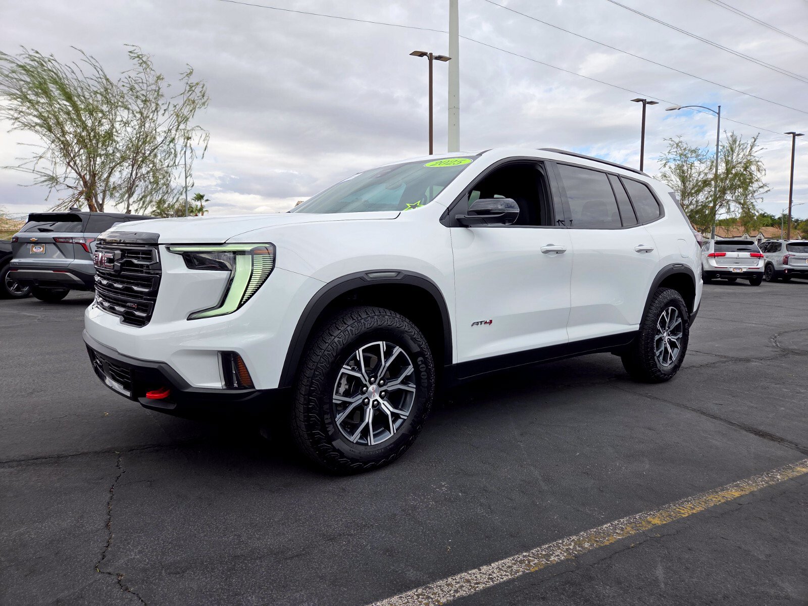 Used 2025 GMC Acadia AT4 w/ Luxury Package AWD/4WD image 2