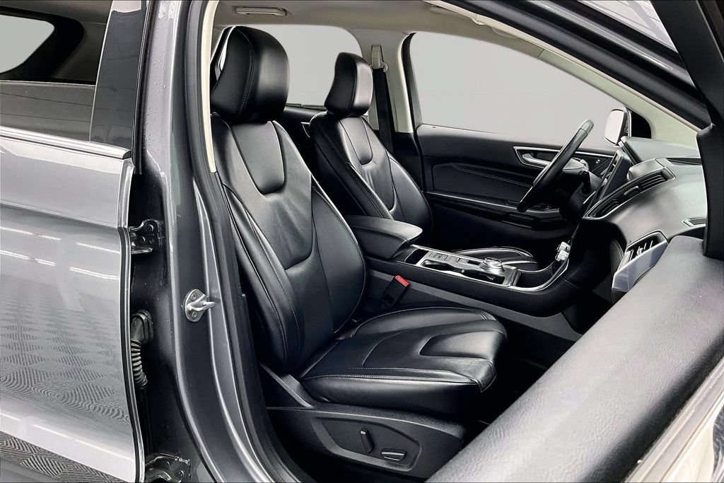 Certified 2022 Ford Edge Titanium AWD/4WD image 7