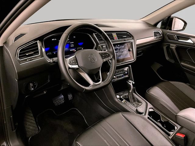 Used 2023 Volkswagen Tiguan SE AWD/4WD image 12