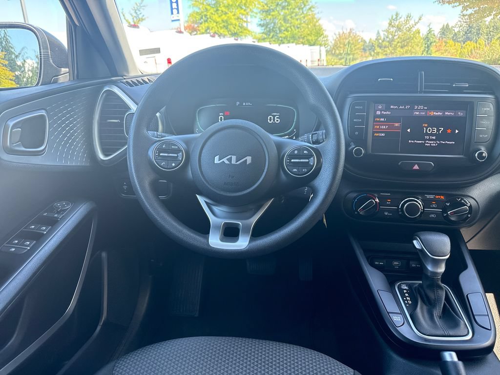 Used 2023 Kia Soul LX w/ LX Technology Package FWD image 8