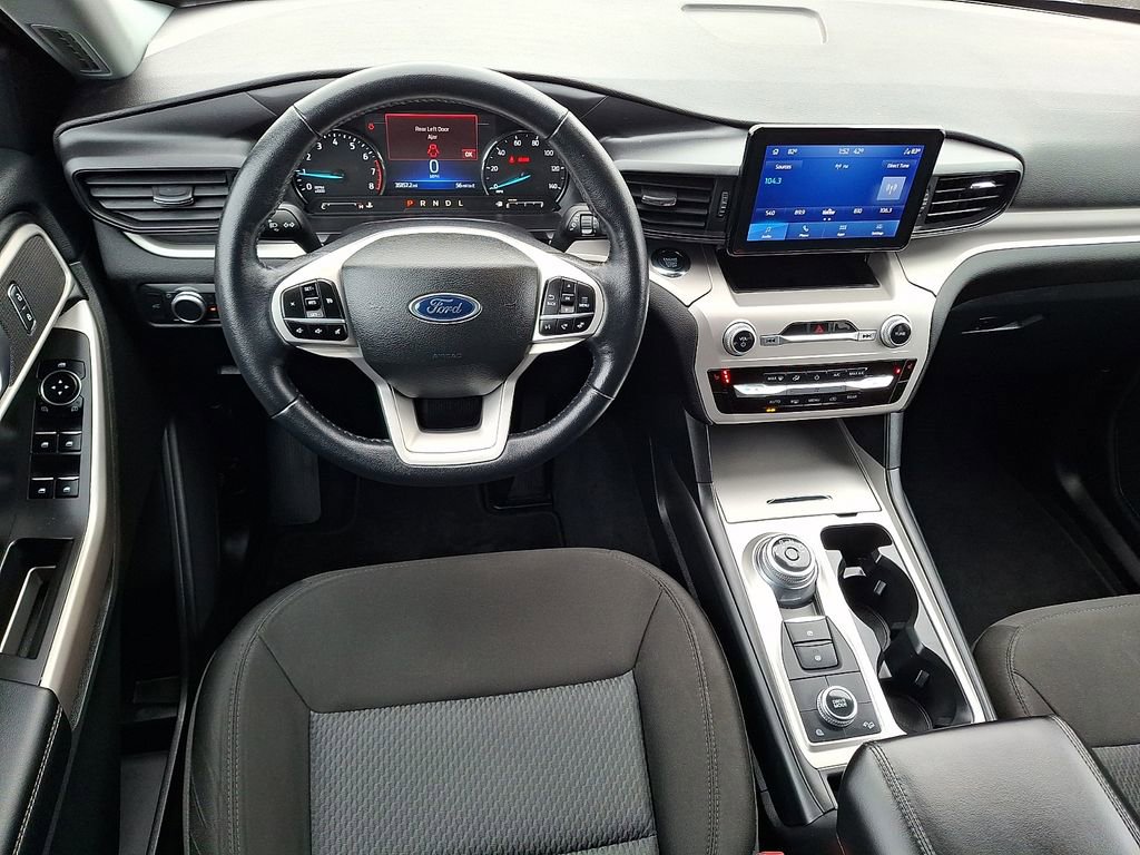 Certified 2022 Ford Explorer XLT image 2