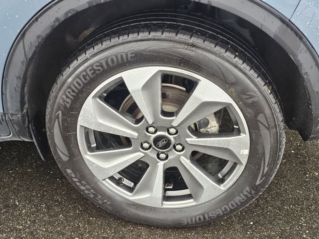 Certified 2025 Ford Escape Platinum AWD/4WD image 11