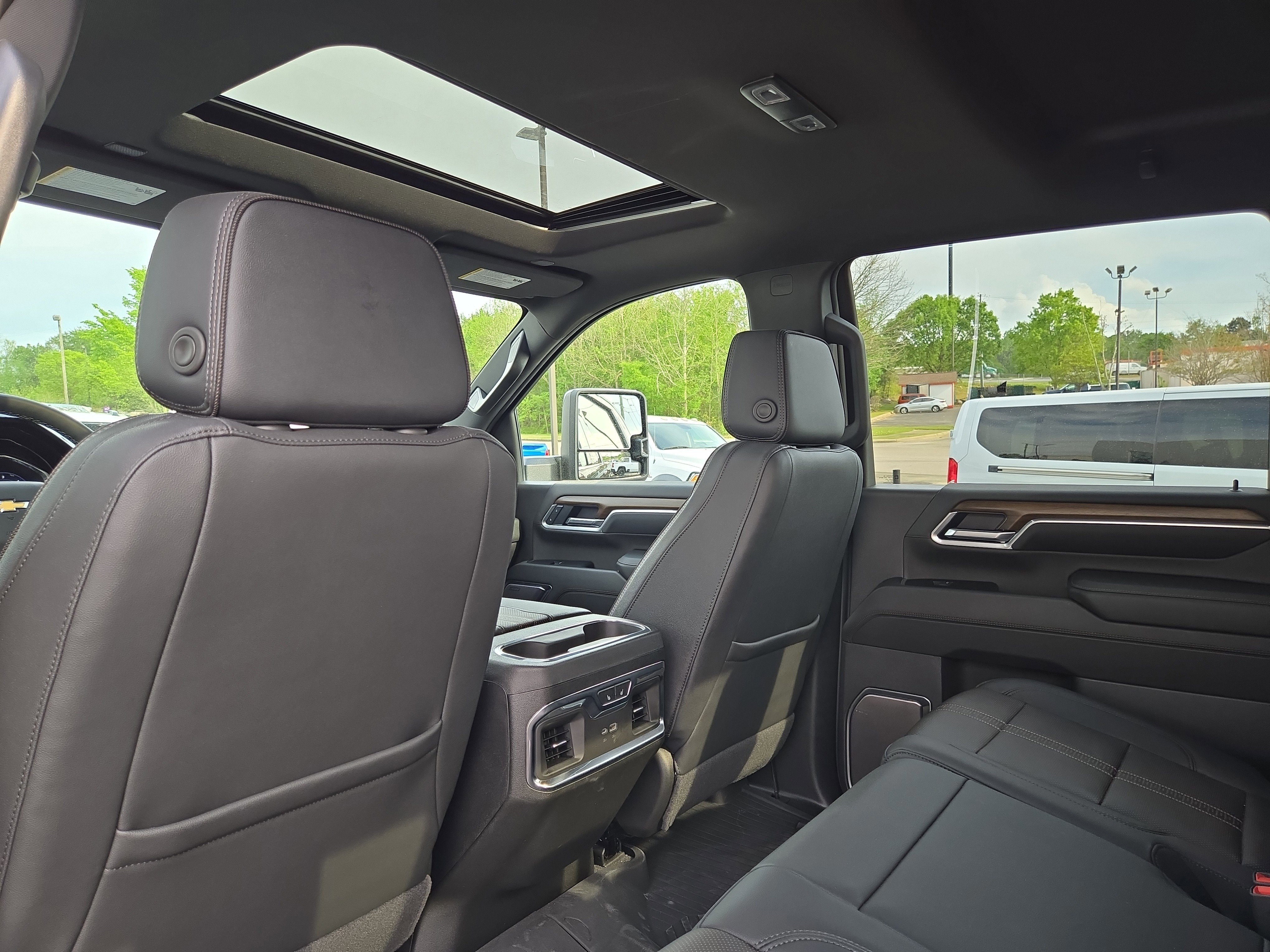 Used 2025 Chevrolet Silverado 2500 High Country w/ Technology Package image 16