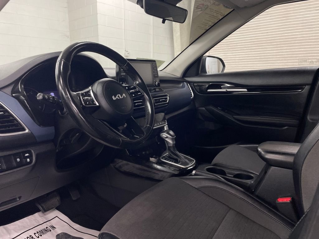 Used 2023 Kia Seltos S image 11