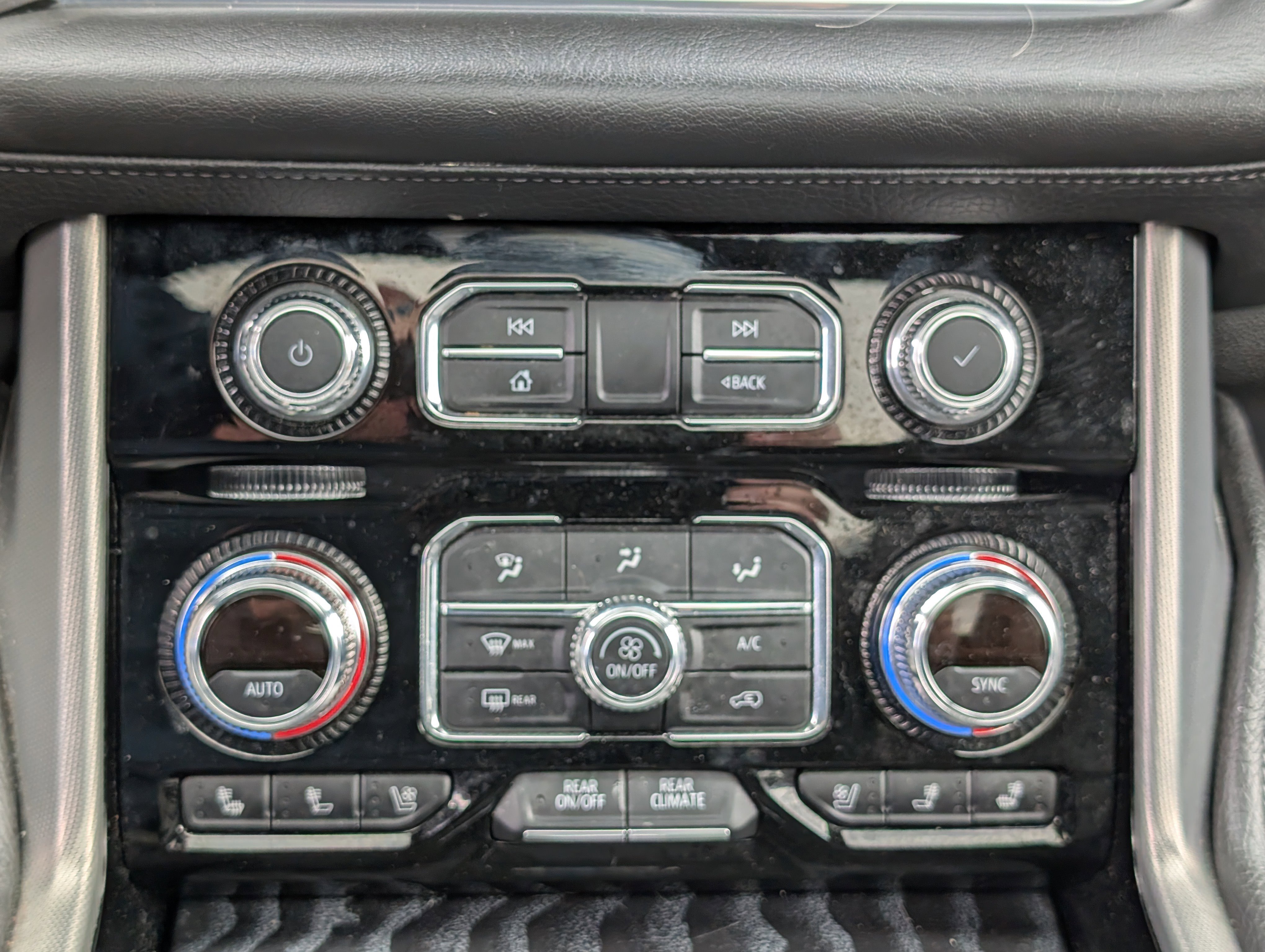 Used 2021 GMC Yukon Denali w/ Denali Premium Package AWD/4WD image 32