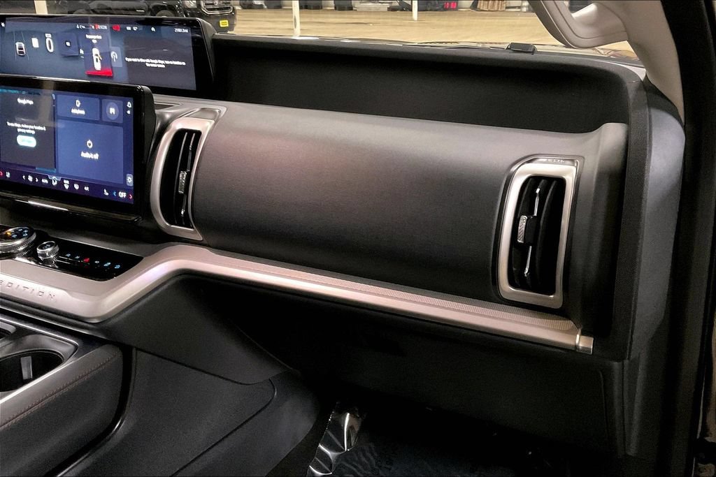 Certified 2025 Ford Expedition Active AWD/4WD image 15