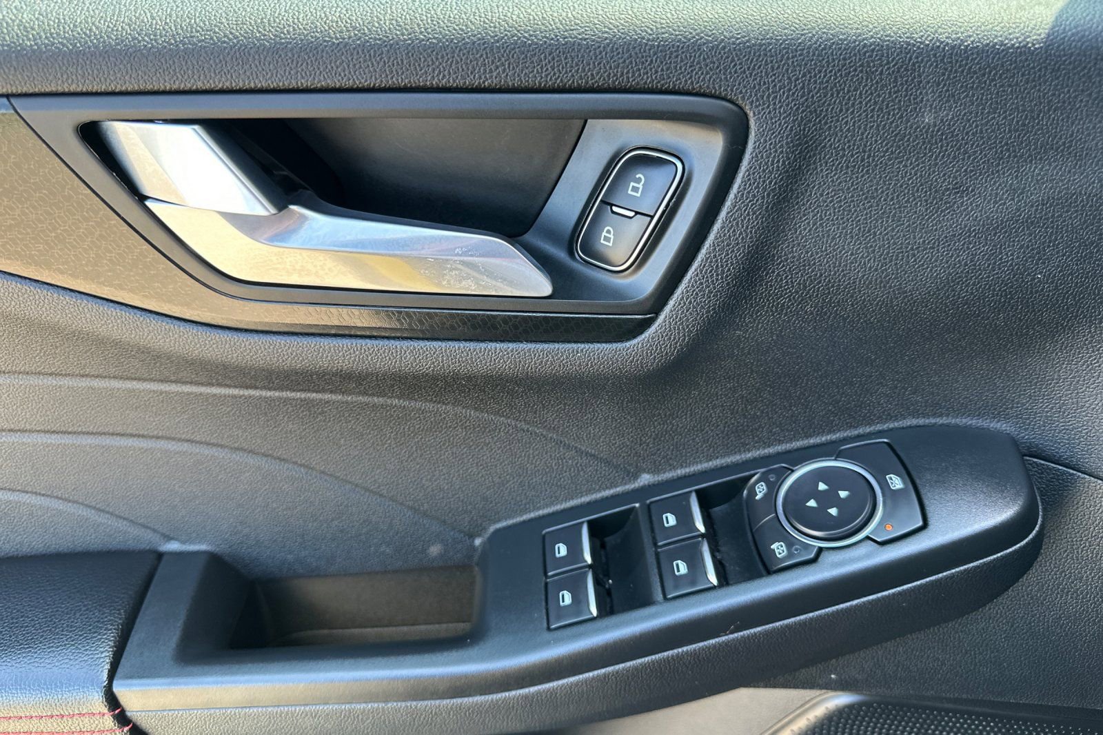 Certified 2022 Ford Escape SEL w/ SEL Stealth AWD Package image 10