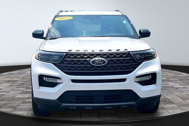 Certified 2023 Ford Explorer XLT w/ Equipment Group 202A AWD/4WD image 3
