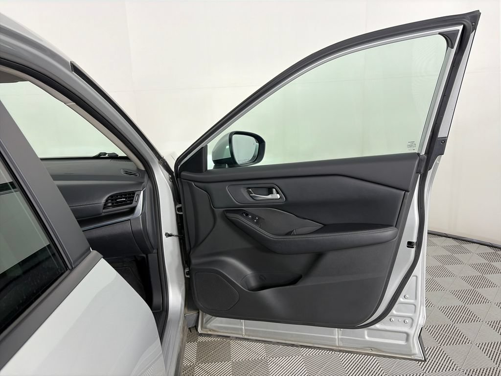 Used 2024 Nissan Rogue SV AWD/4WD image 29