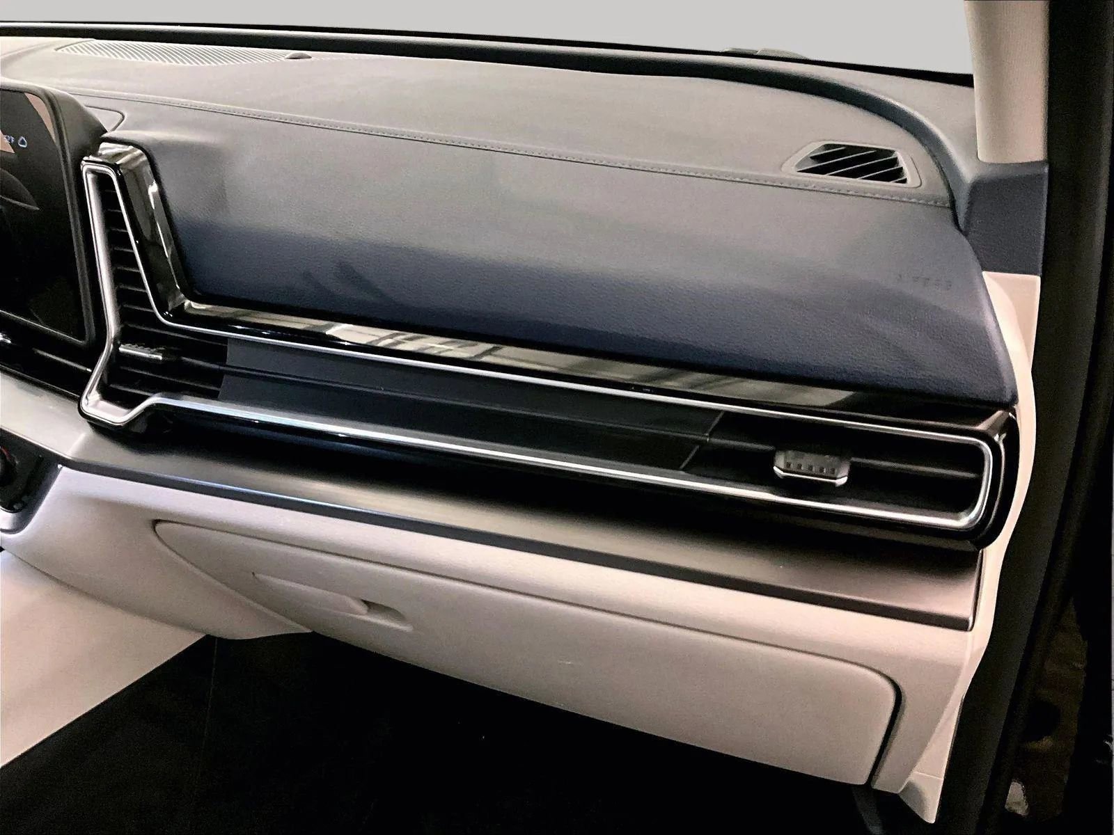 Used 2023 Kia Sportage EX w/ EX Premium Package image 15