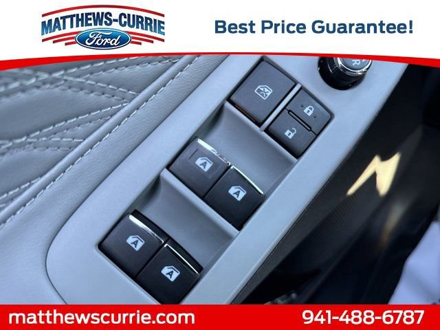 Used 2020 Toyota Avalon Limited image 17