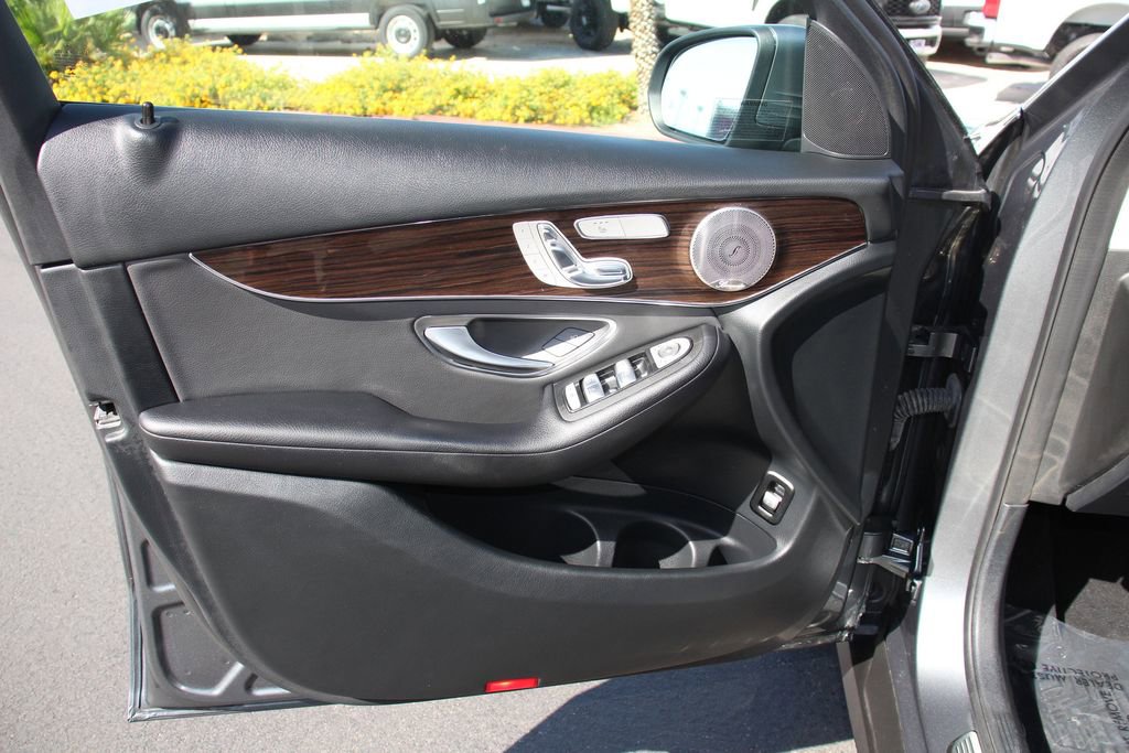 Used 2021 Mercedes-Benz GLC 300 image 22