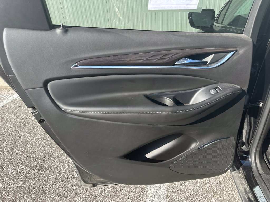 Used 2022 Buick Enclave Avenir w/ Avenir Technology Package AWD/4WD image 17