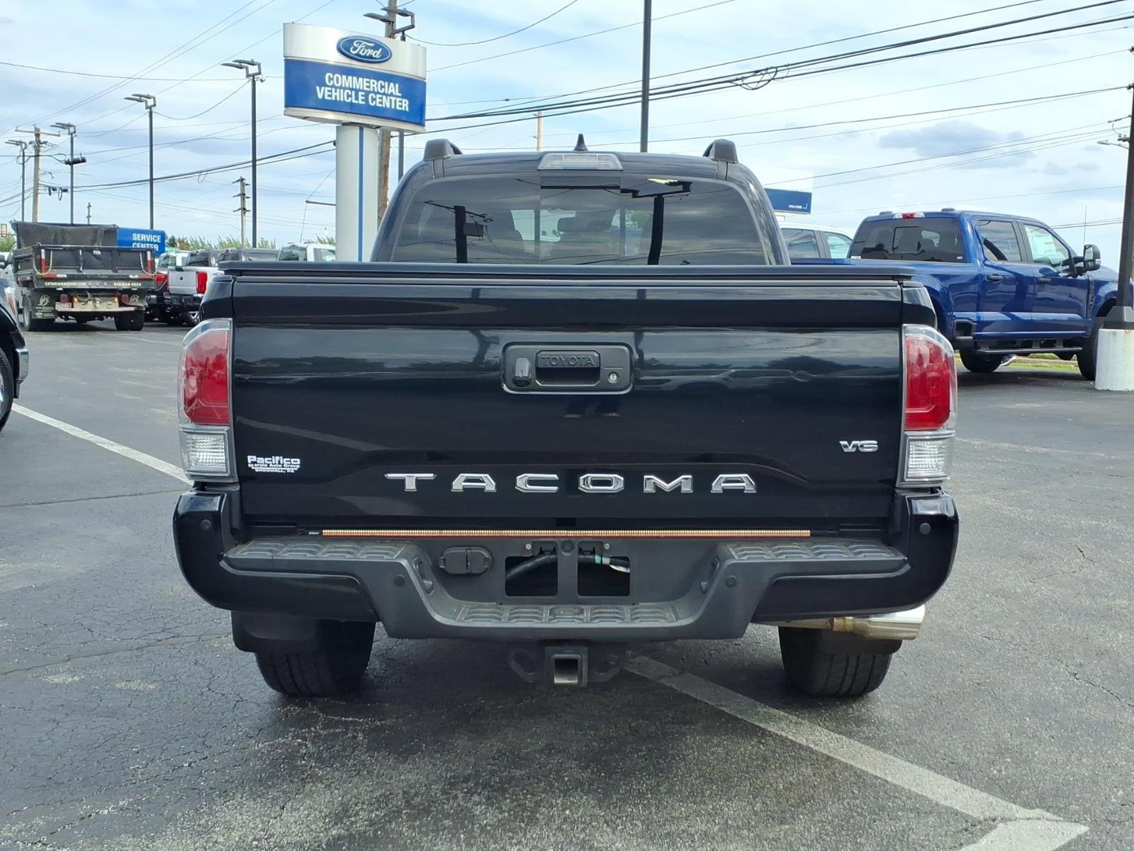 Used 2020 Toyota Tacoma TRD Sport w/ TRD Premium Sport Package AWD/4WD image 4