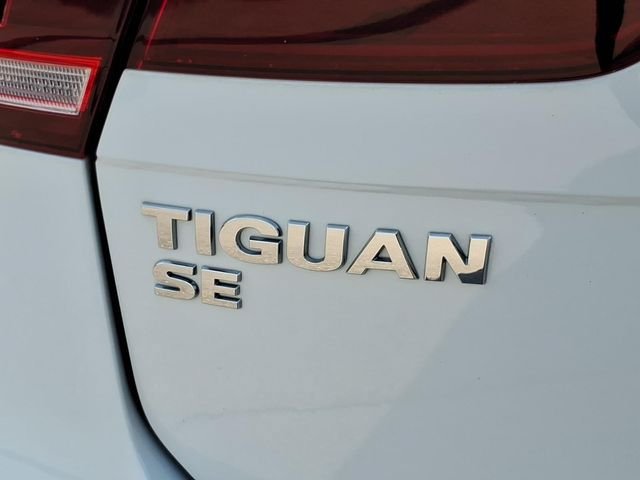 Used 2021 Volkswagen Tiguan SE w/ Panoramic Sunroof Package FWD image 11