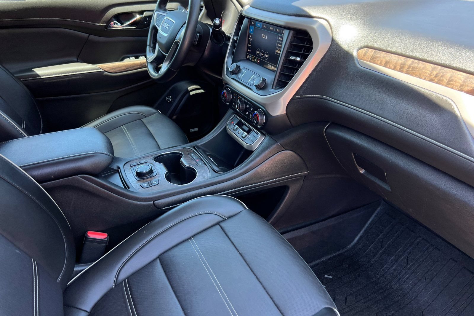 Used 2021 GMC Acadia Denali w/ Denali Ultimate Package AWD/4WD image 18