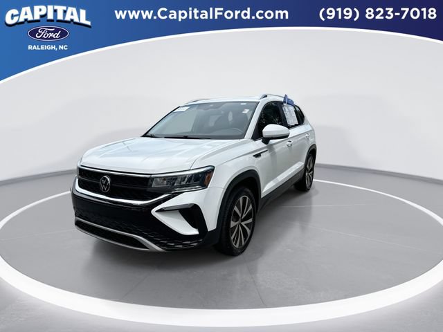 Used 2023 Volkswagen Taos SE w/ Panoramic Sunroof Package AWD/4WD image 4
