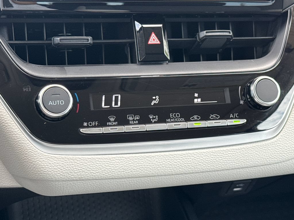 Used 2025 Toyota Corolla LE w/ Convenience Package FWD image 21