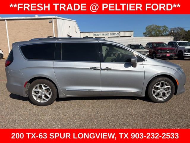 Used 2019 Chrysler Pacifica Touring-L Plus w/ Tire & Wheel Group image 2