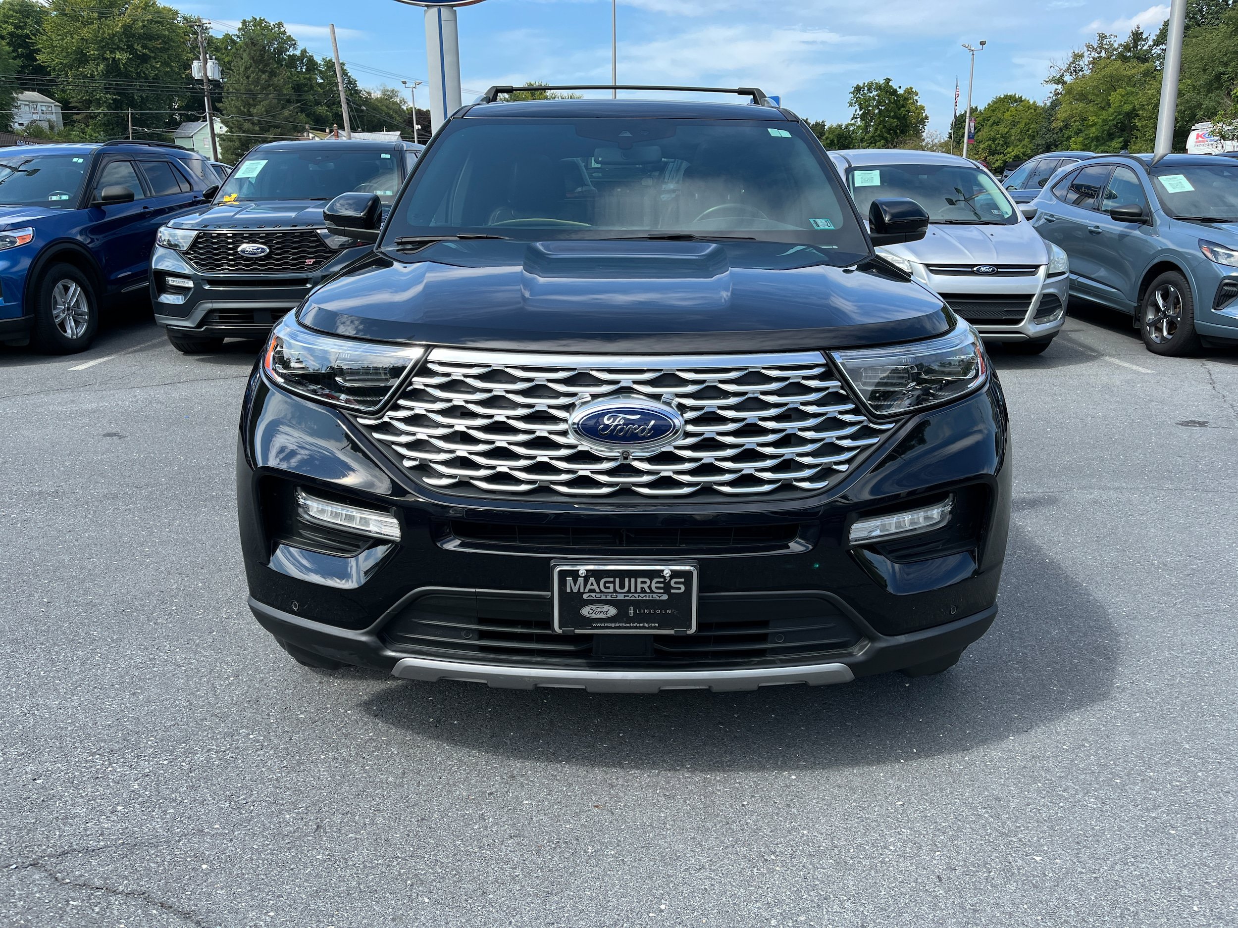 Certified 2021 Ford Explorer Platinum w/ Equipment Group 601A AWD/4WD image 3