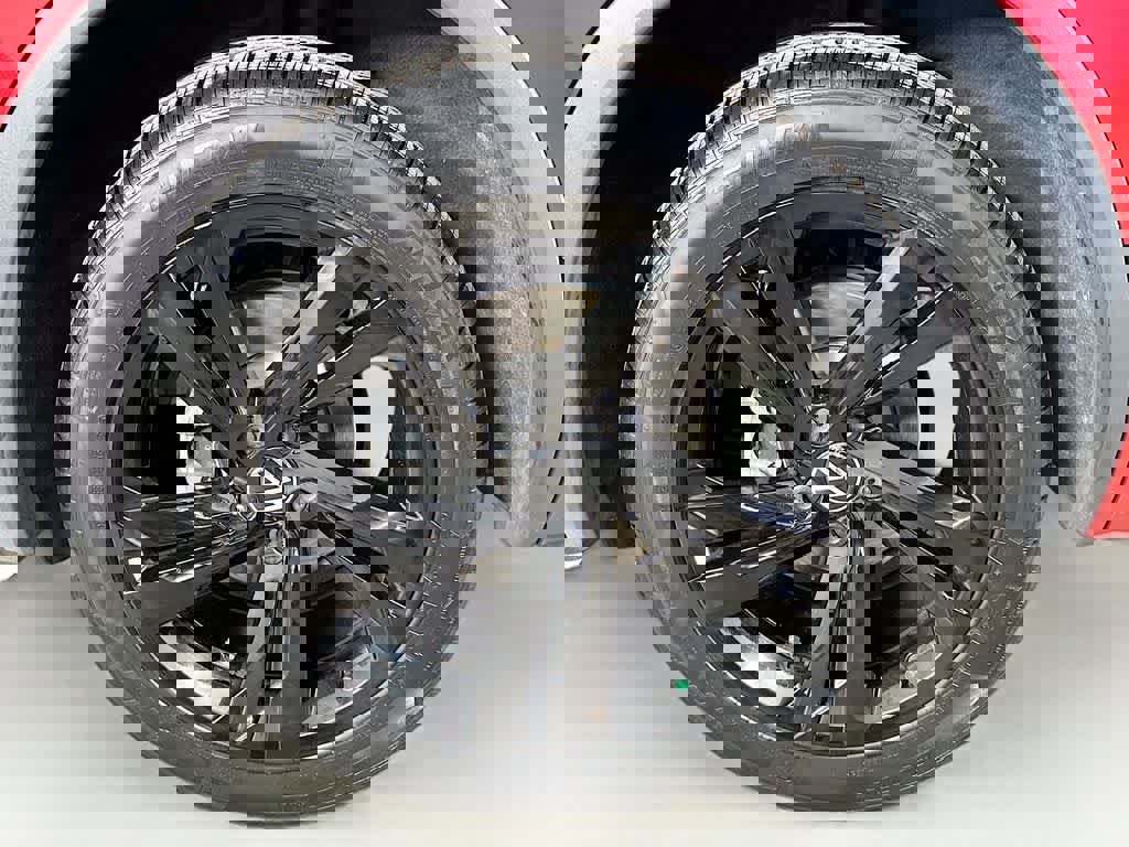 Used 2024 Volkswagen Tiguan SE R-Line image 11