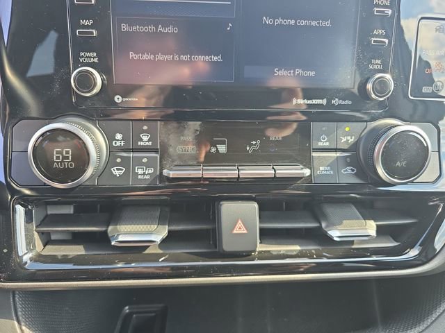 Used 2020 Toyota Highlander LE image 19