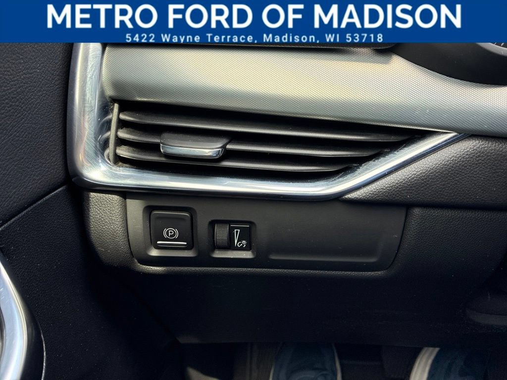 Used 2023 Cadillac XT4 Premium Luxury FWD image 31