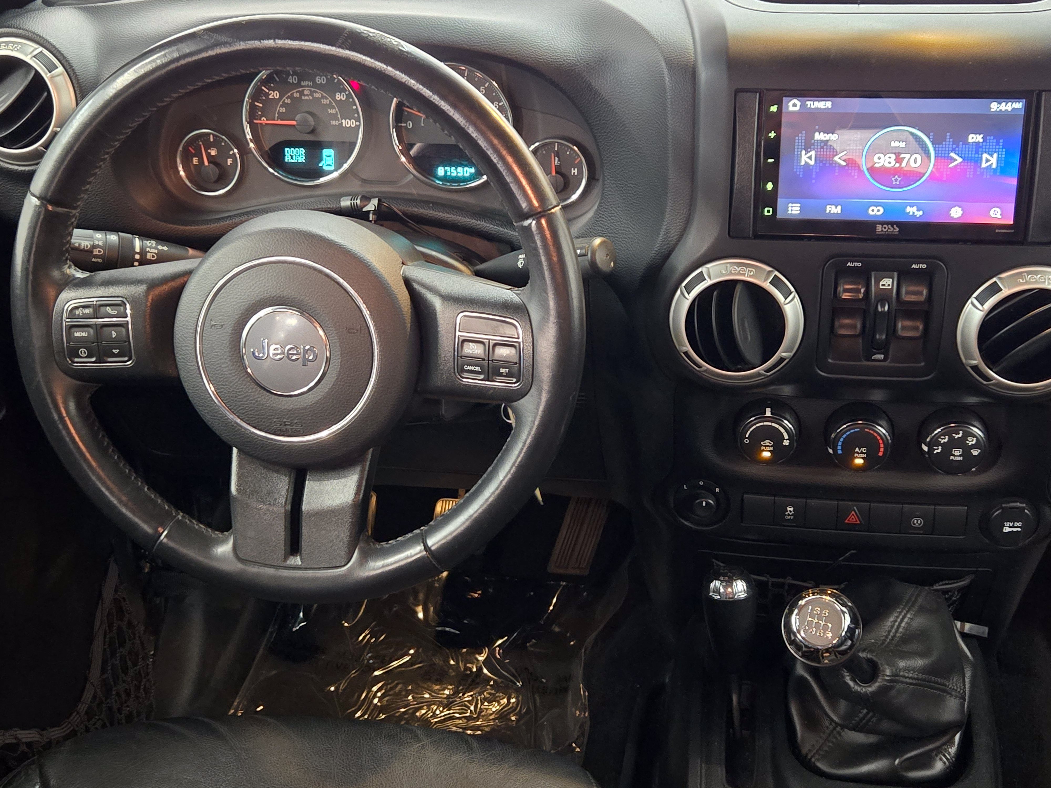 Used 2017 Jeep Wrangler Unlimited Rubicon w/ Connectivity Group AWD/4WD image 27