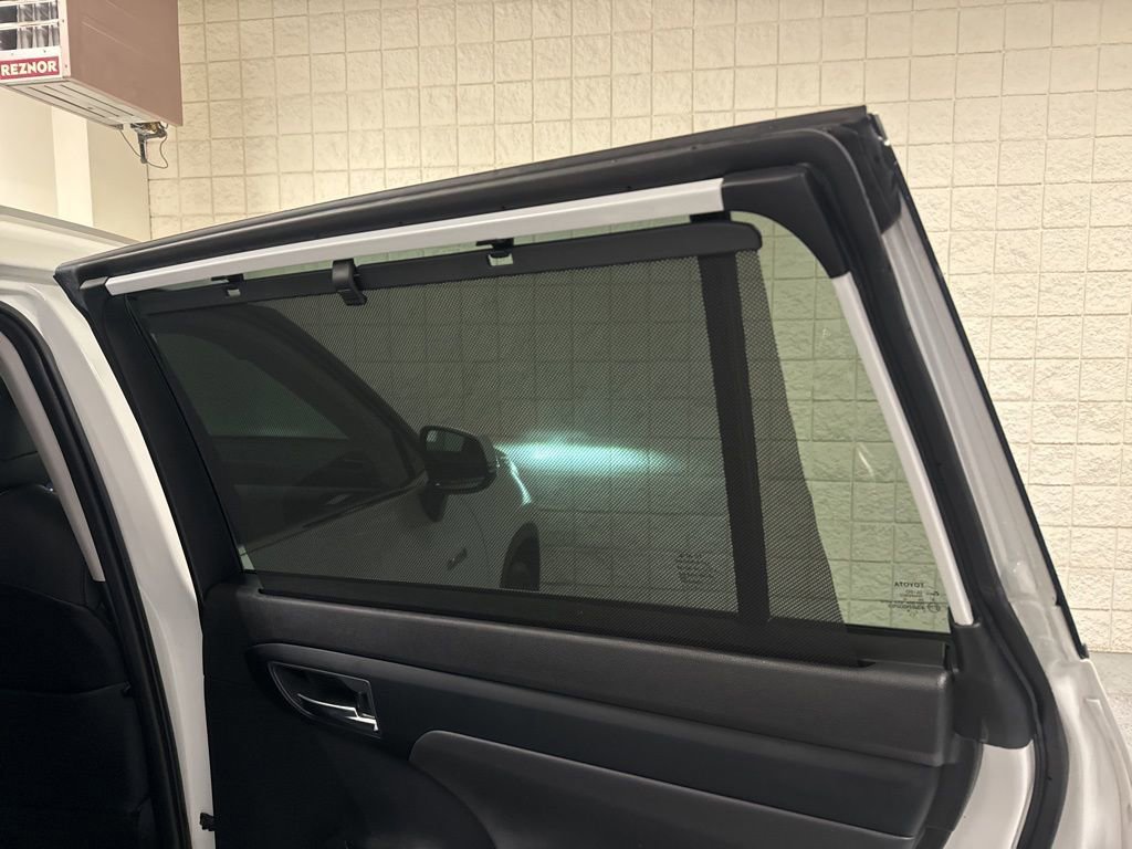 Used 2020 Toyota Highlander XLE image 28