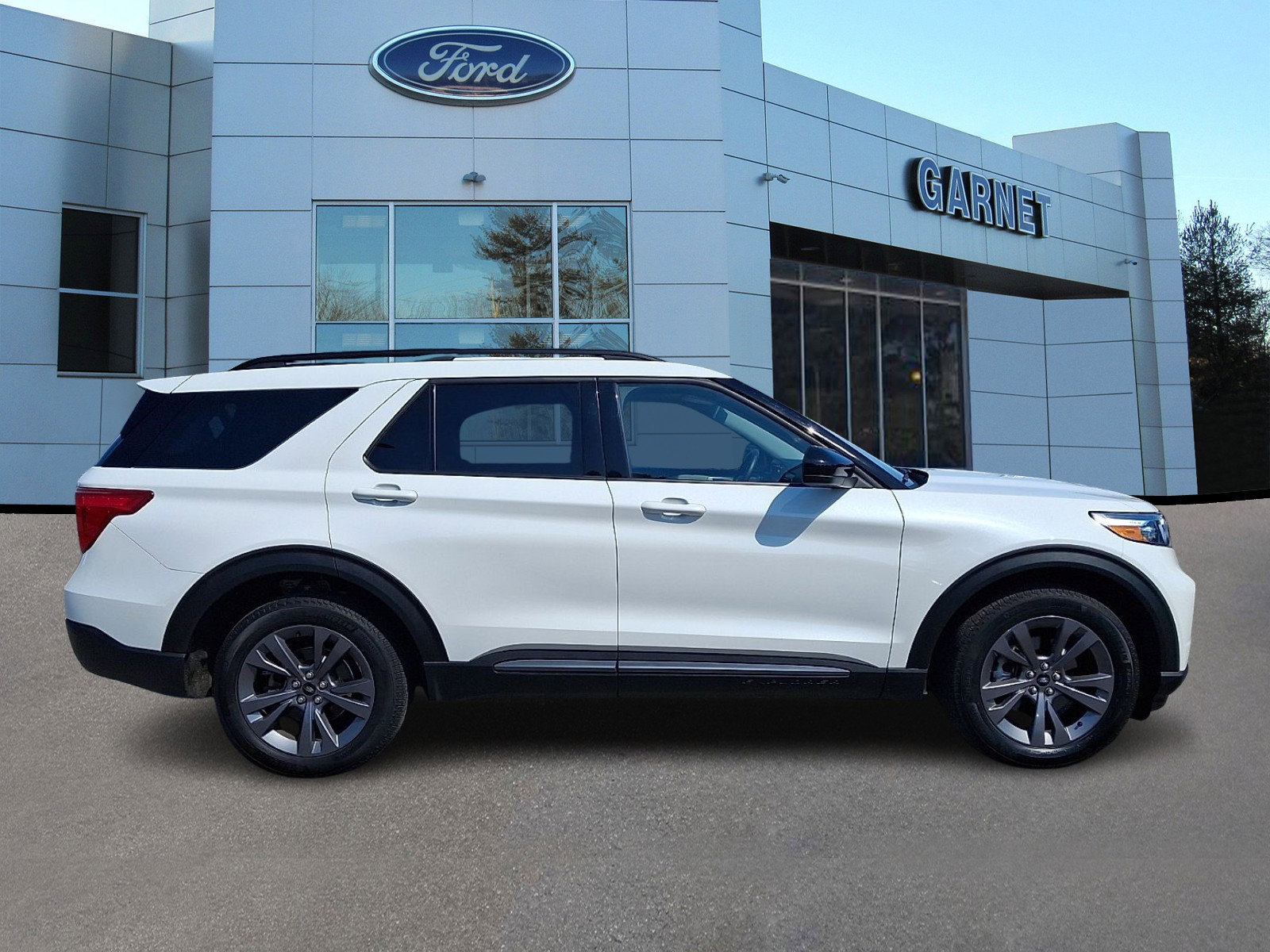 Certified 2023 Ford Explorer XLT w/ Equipment Group 202A AWD/4WD image 10