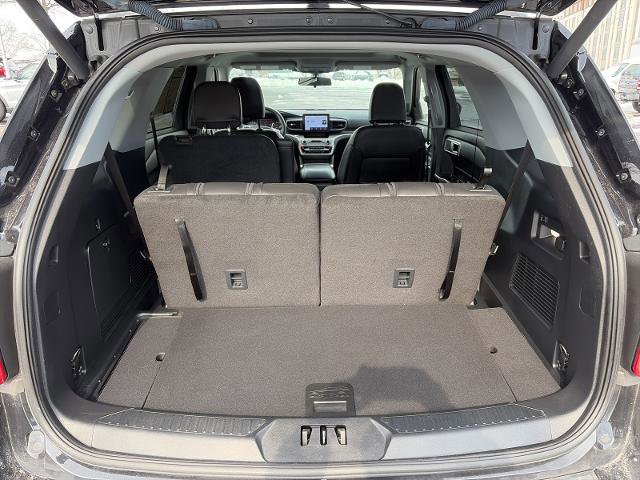 Certified 2022 Ford Explorer XLT w/ Equipment Group 202A image 9