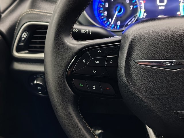 Used 2022 Chrysler Pacifica Touring FWD image 36
