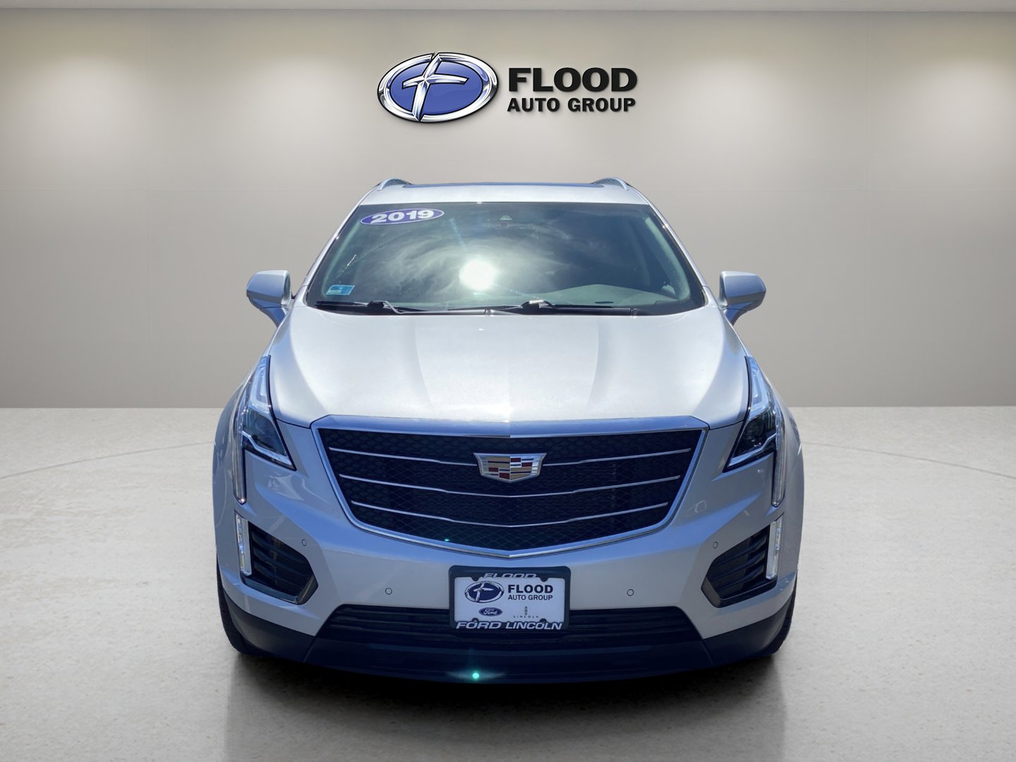 Used 2019 Cadillac XT5 Luxury w/ LPO, Black Ice Package image 2