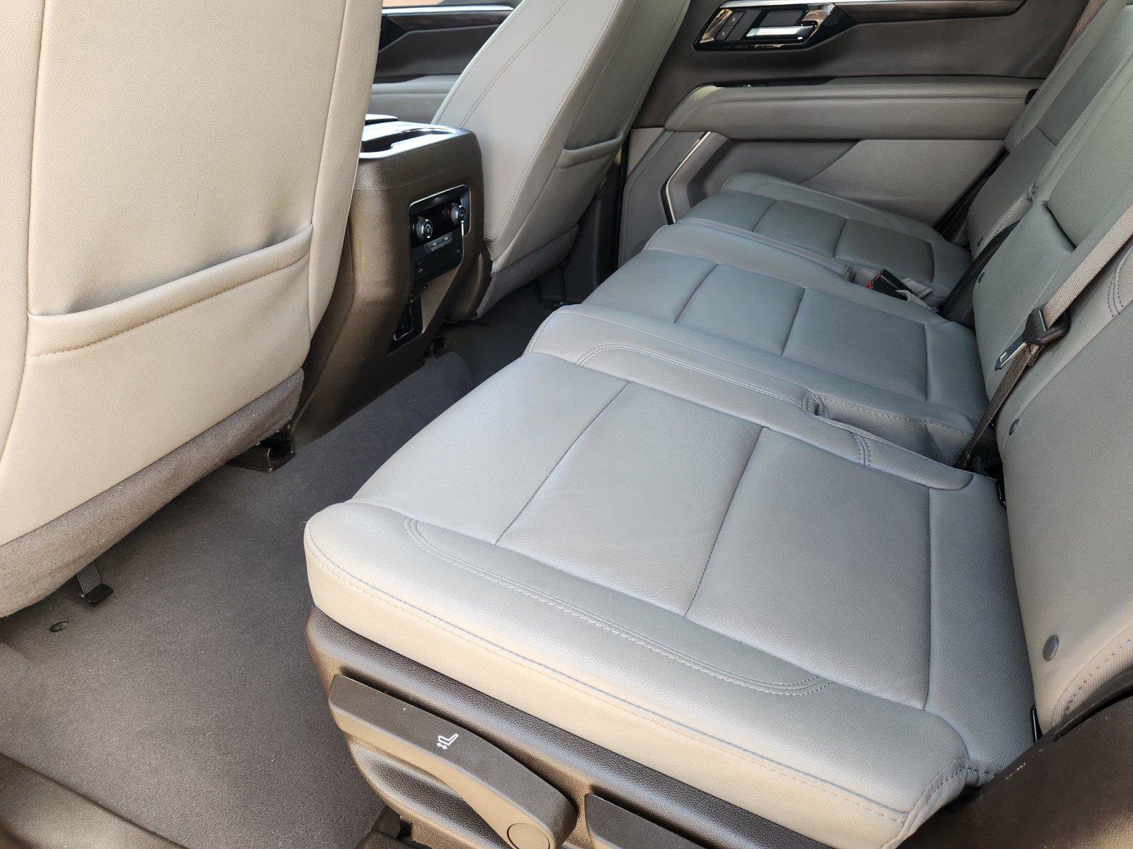 Used 2025 Chevrolet Tahoe LT RWD image 19