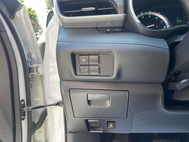 Used 2021 Toyota Highlander XLE AWD/4WD image 23
