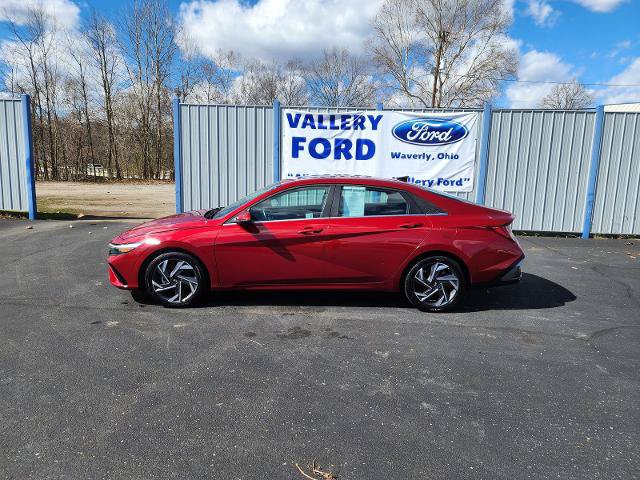Used 2025 Hyundai Elantra Limited FWD image 2