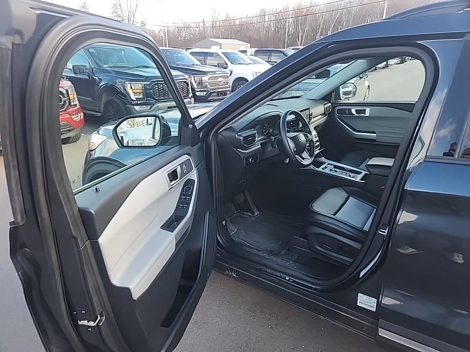 Certified 2023 Ford Explorer XLT w/ Equipment Group 202A image 5
