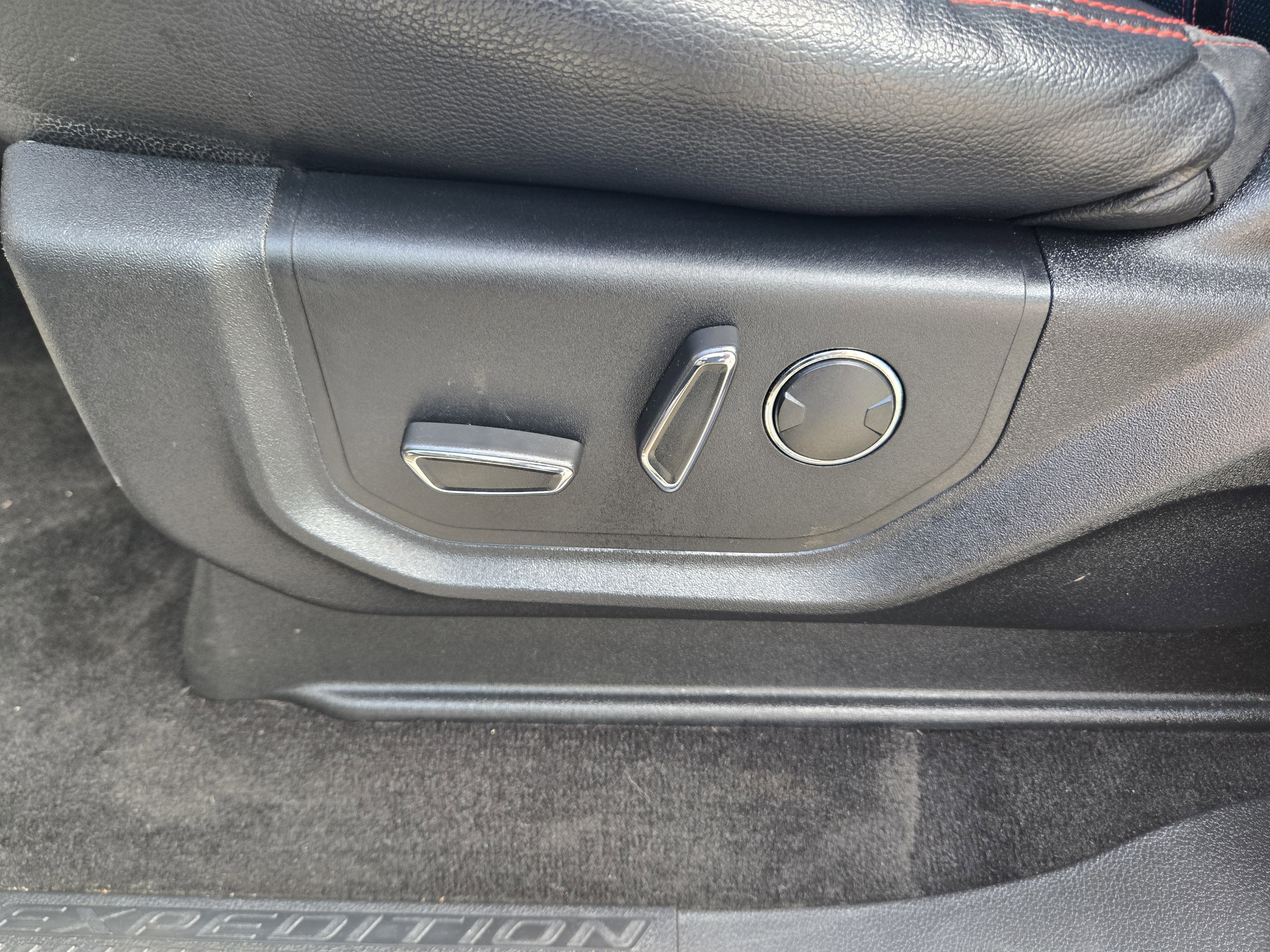 Certified 2019 Ford Expedition Limited w/ Equipment Group 303A image 20