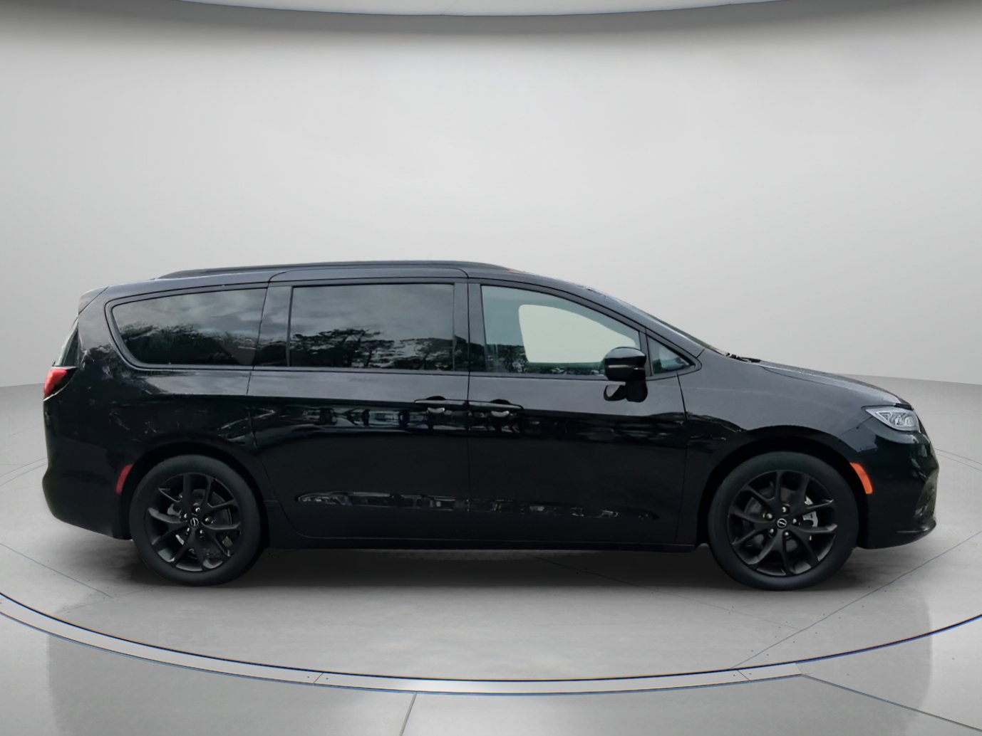 Used 2025 Chrysler Pacifica Limited FWD image 32