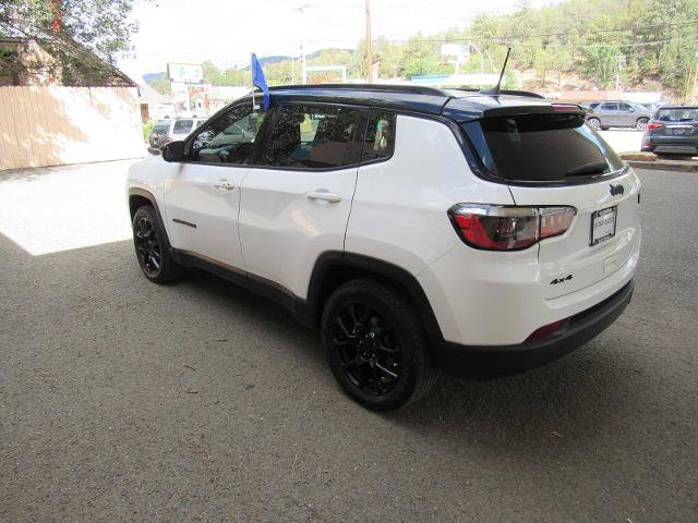 Used 2023 Jeep Compass Latitude w/ Convenience Group AWD/4WD image 2