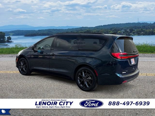 Used 2023 Chrysler Pacifica Touring-L w/ S Appearance Package image 3