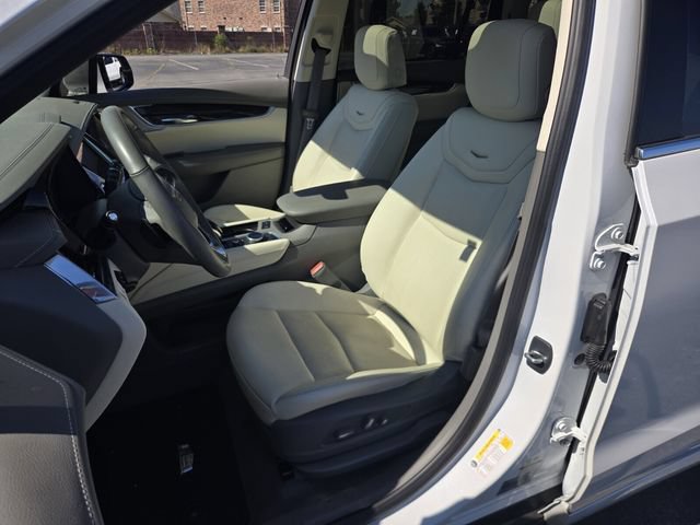 Used 2023 Cadillac XT6 Premium Luxury w/ Technology Package AWD/4WD image 9