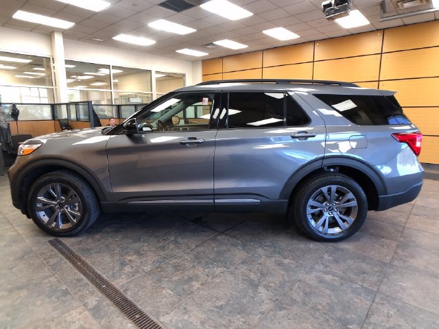 Certified 2022 Ford Explorer XLT w/ Equipment Group 202A AWD/4WD image 4