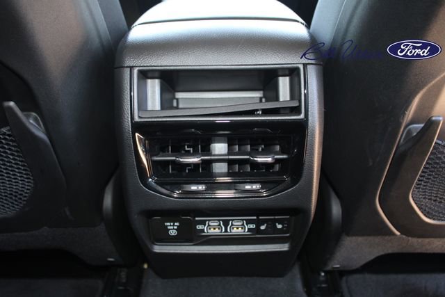 Used 2023 Jeep Grand Cherokee Limited w/ Black Appearance Package RWD image 15