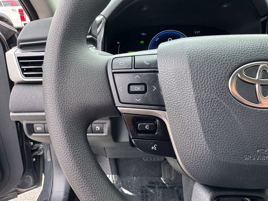 Used 2025 Toyota Camry LE image 28