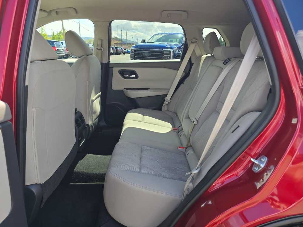 Used 2025 Nissan Rogue SV AWD/4WD image 16