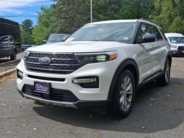 Certified 2023 Ford Explorer XLT w/ Equipment Group 202A AWD/4WD image 4