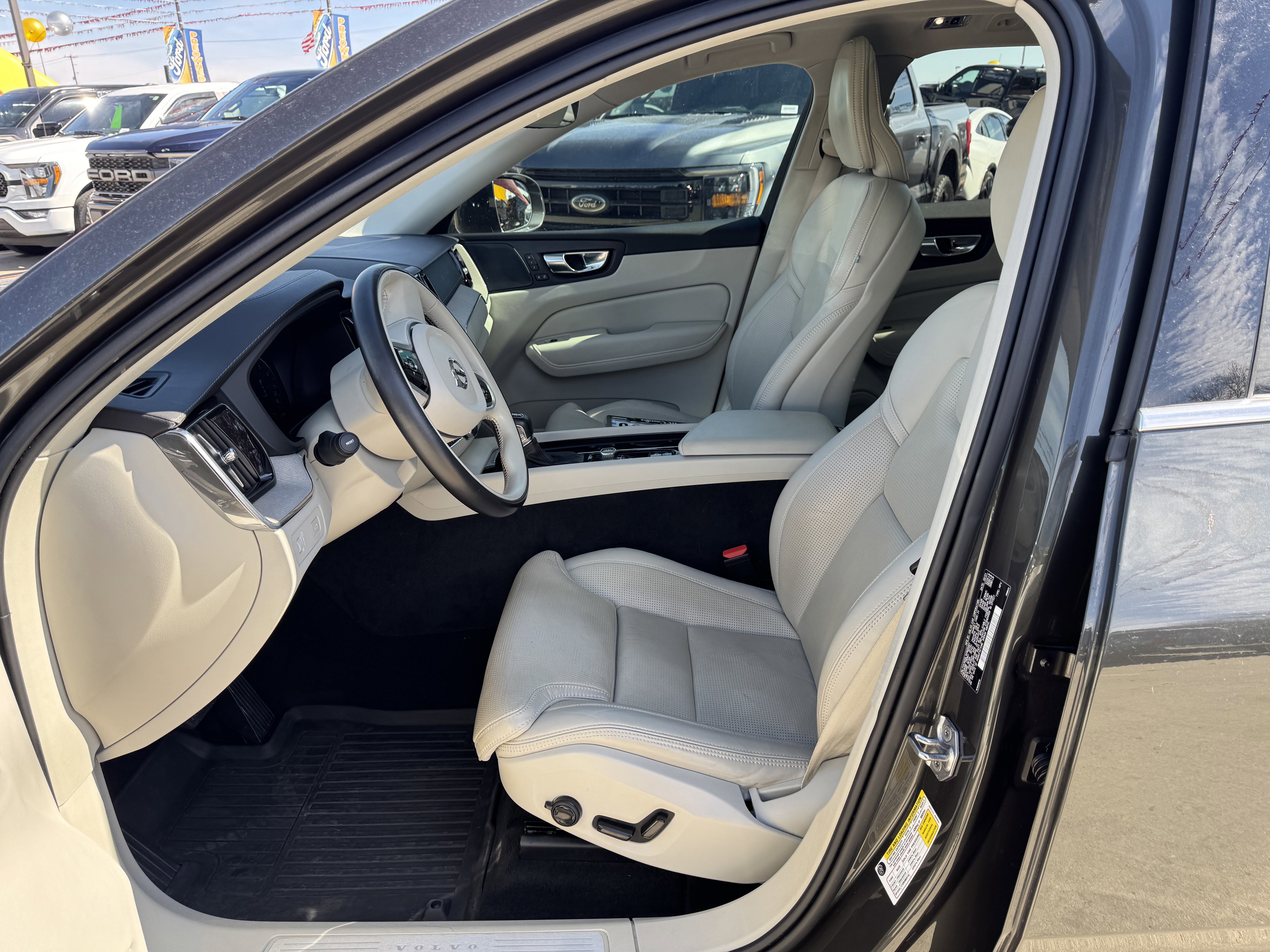 Used 2021 Volvo XC60 T5 Inscription image 18