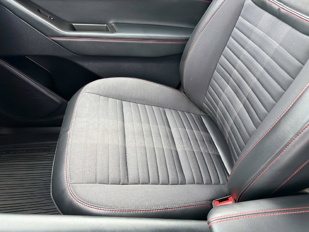 Certified 2025 Ford Explorer ST-Line w/ Premium Package RWD image 18