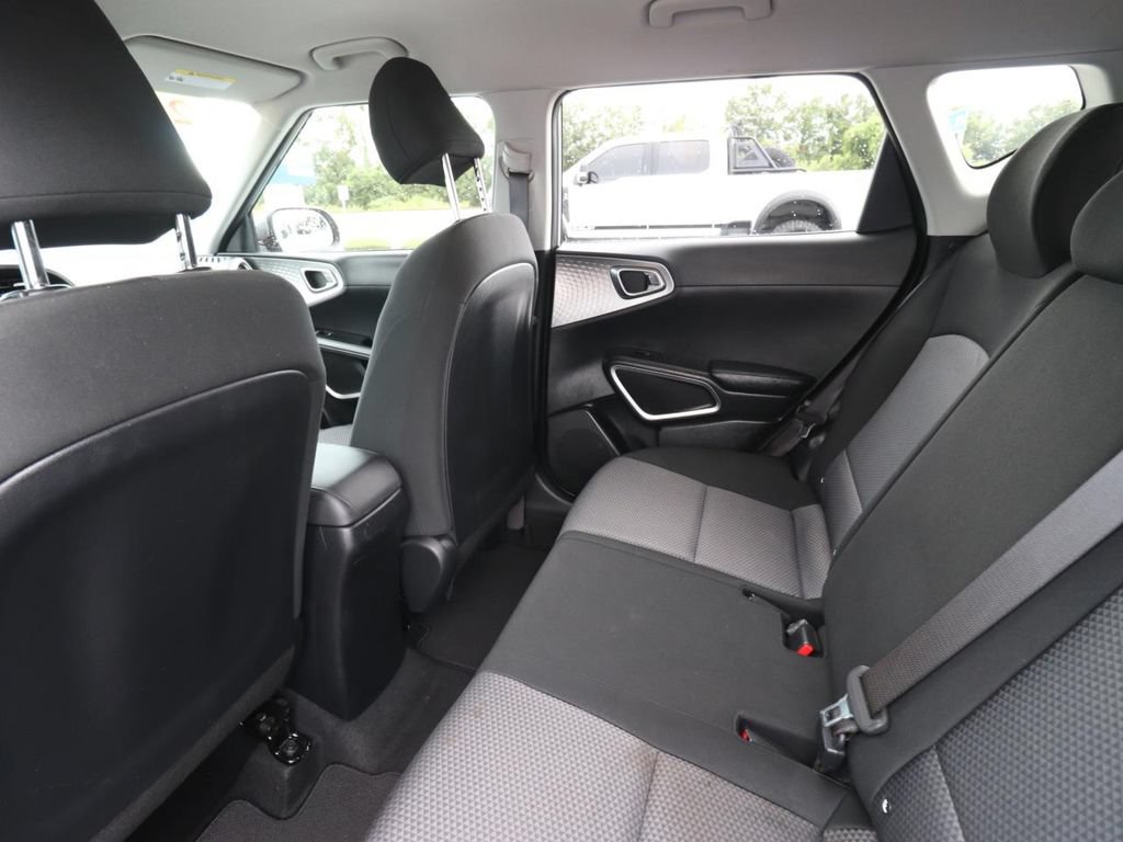 Used 2025 Kia Soul LX FWD image 9